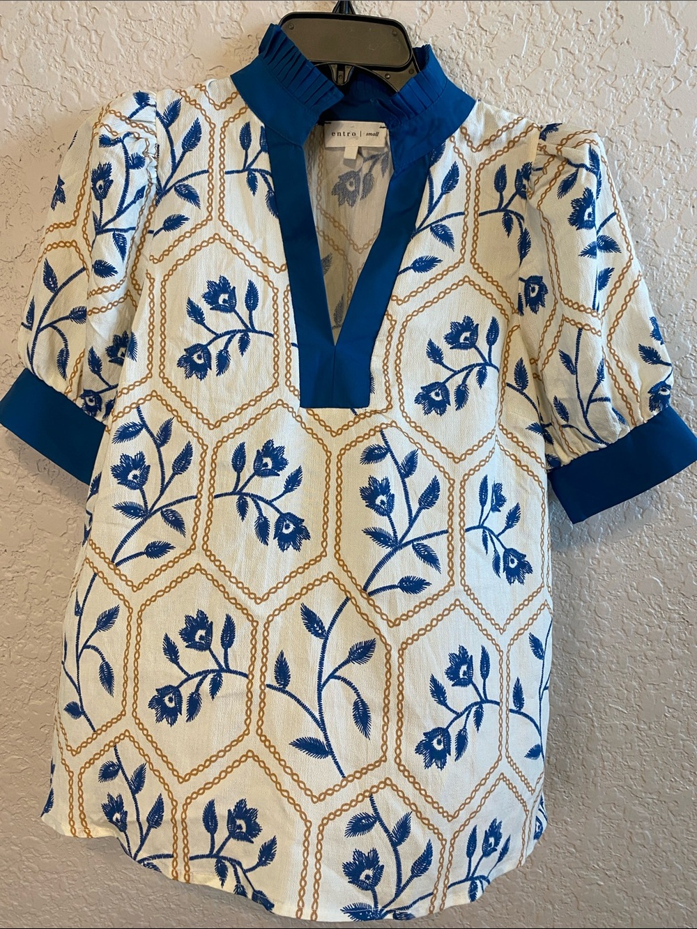Entro Blue/White Floral V-Neck & Neck Ruffle Blouse Size Small